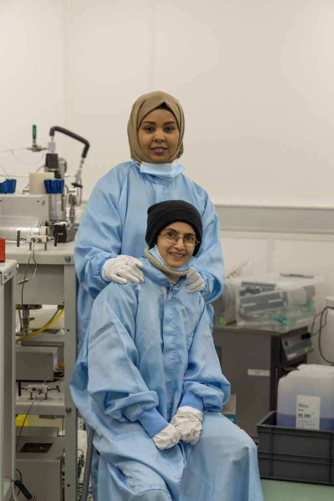 Mona en Abkar in lab